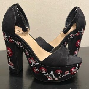 JustFab Lawren High Heel Sandals.  Size 8. Chunky heel.  Floral design.